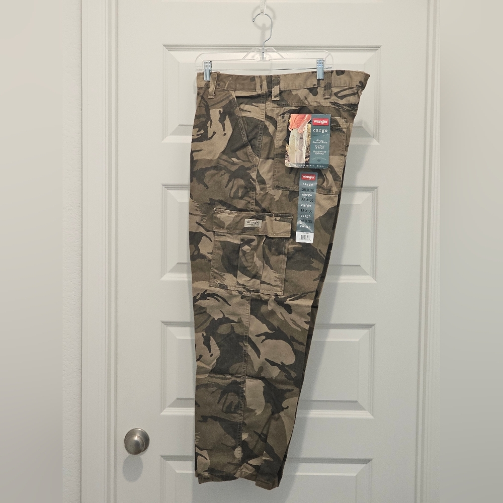 Wrangler Men's Cargo Pants, NWT, Size 38x30